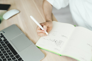 Think Like a Writer: Creative Way to Improve English Thinking | Pexels/SHVETS Production